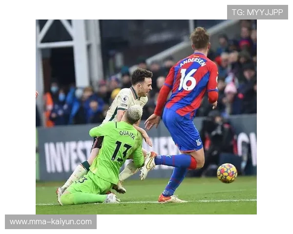 水晶宫球迷抗议诺丁汉森林，漫画风波